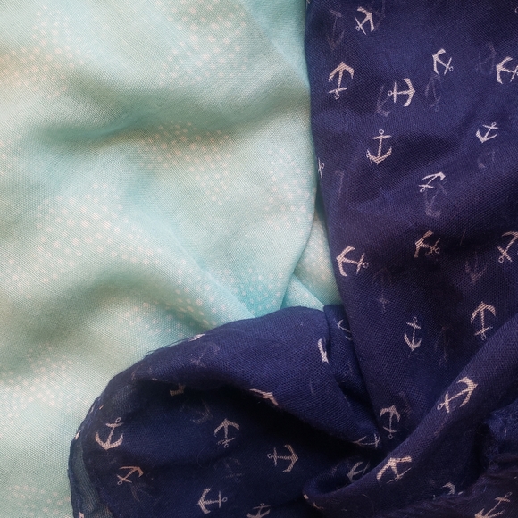 Two blue circle scarves - Picture 6 of 6